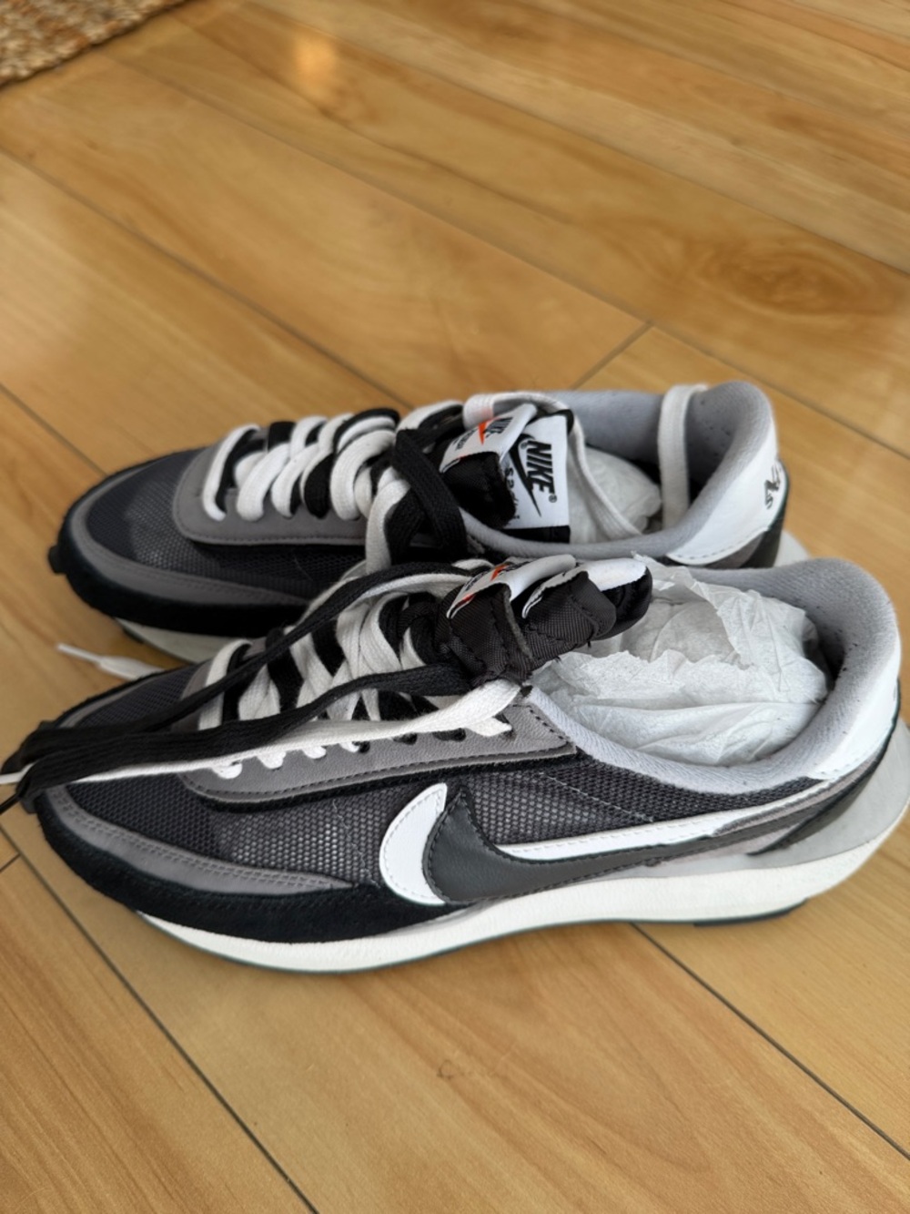 Nike Men’s Black, Gray & White Running Sneakers